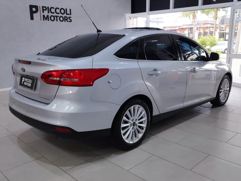 FOCUS 2.0 TITANIUM PLUS FASTBACK 16V FLEX 4P AUTOMÁTICO - 2018 - CAXIAS DO SUL