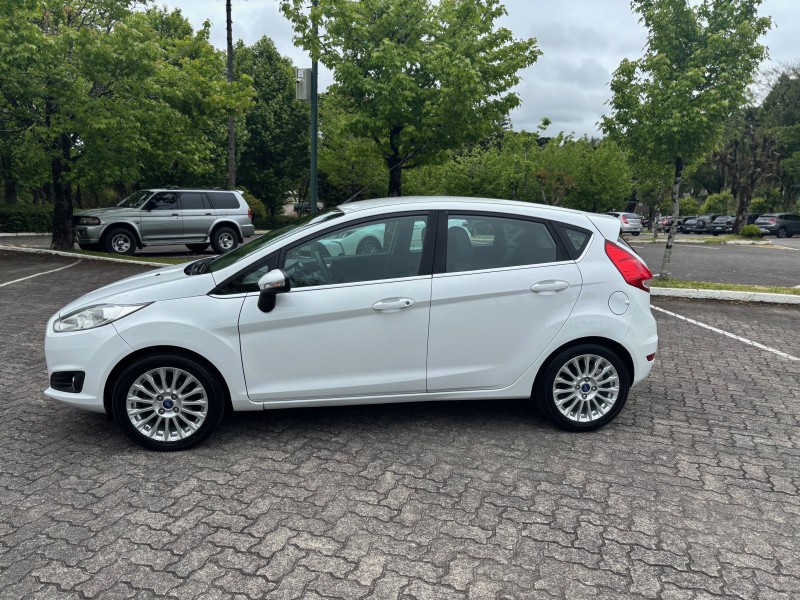 FIESTA 1.6 TITANIUM HATCH 16V FLEX 4P AUTOMÁTICO - 2014 - CAXIAS DO SUL