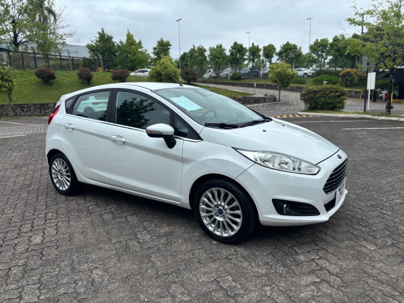 FIESTA 1.6 TITANIUM HATCH 16V FLEX 4P AUTOMÁTICO - 2014 - CAXIAS DO SUL