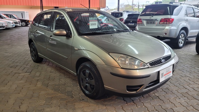 FOCUS 1.6 8V FLEX 4P MANUAL - 2005 - GARIBALDI