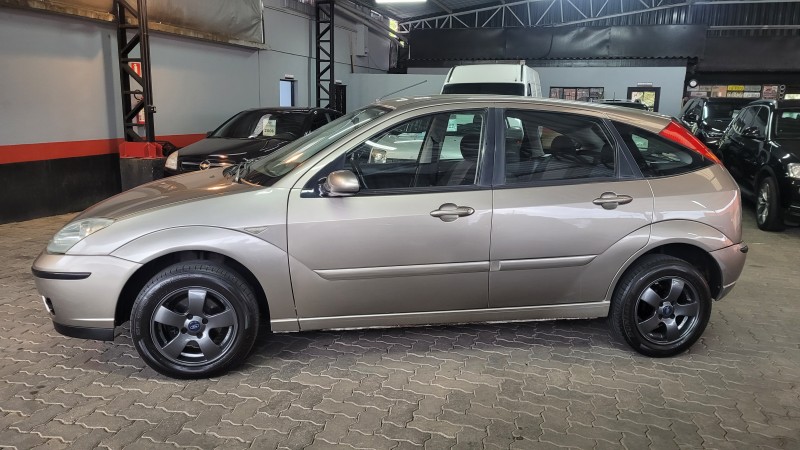 FOCUS 1.6 8V FLEX 4P MANUAL - 2005 - GARIBALDI