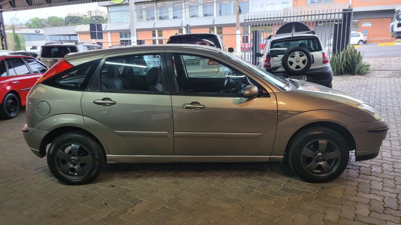 FOCUS 1.6 8V FLEX 4P MANUAL - 2005 - GARIBALDI