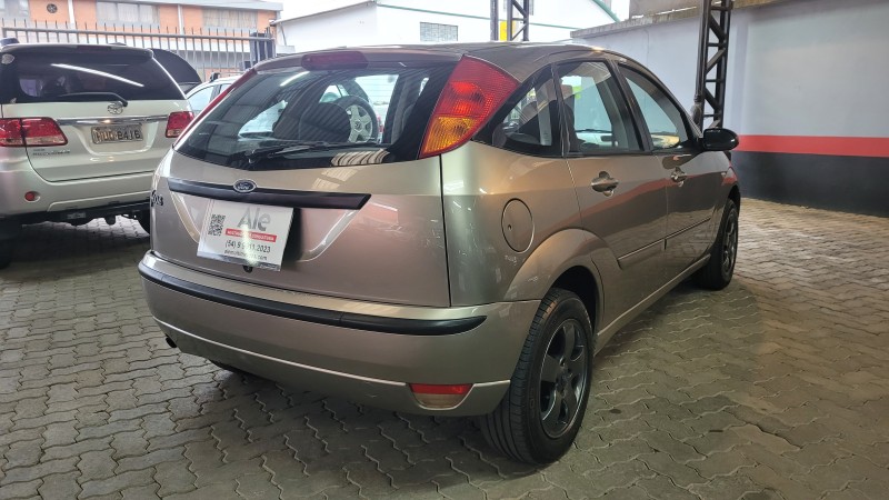 FOCUS 1.6 8V FLEX 4P MANUAL - 2005 - GARIBALDI