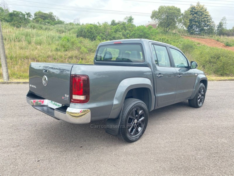 AMAROK 3.0 V6 TDI HIGHLINE CD DIESEL 4MOTION AUTOMÁTICO - 2023 - FLORES DA CUNHA