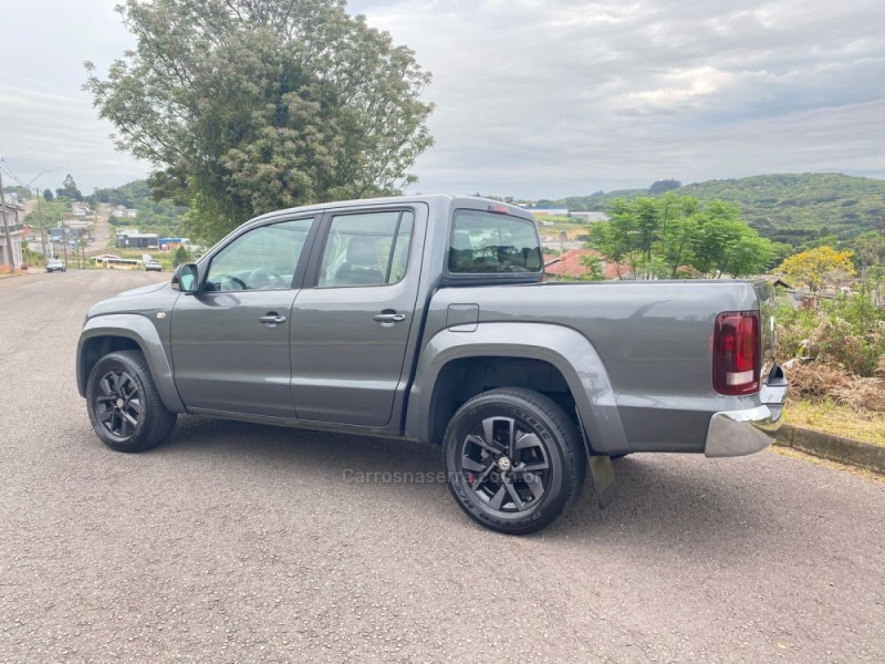 AMAROK 3.0 V6 TDI HIGHLINE CD DIESEL 4MOTION AUTOMÁTICO - 2023 - FLORES DA CUNHA
