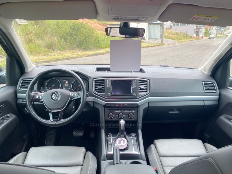 AMAROK 3.0 V6 TDI HIGHLINE CD DIESEL 4MOTION AUTOMÁTICO - 2023 - FLORES DA CUNHA