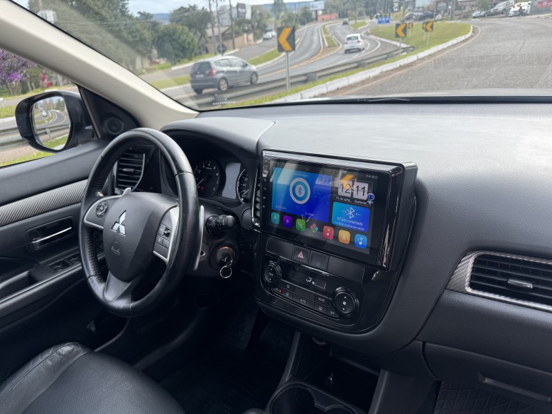OUTLANDER 2.0 16V GASOLINA 4P AUTOMÁTICO - 2015 - DOIS IRMãOS