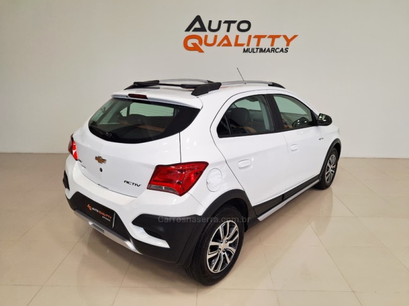 ONIX 1.4 MPFI ACTIV 8V FLEX 4P MANUAL - 2017 - CAXIAS DO SUL