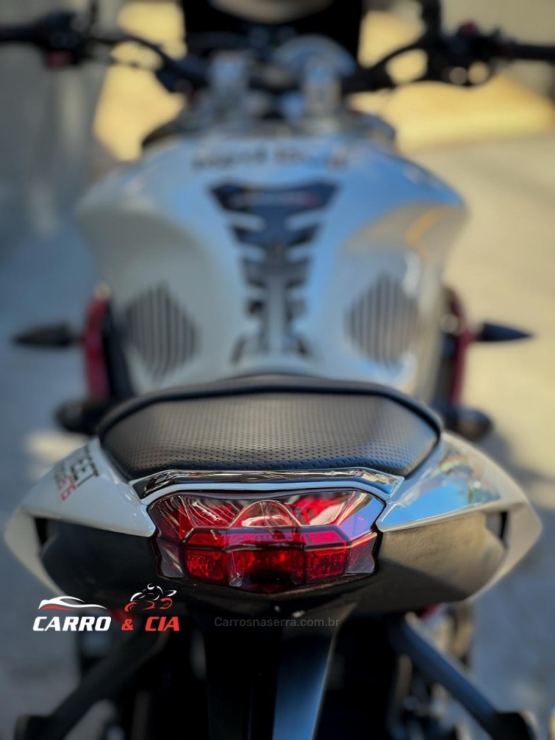 STREET TRIPLE R ABS  - 2015 - SANTA CRUZ DO SUL