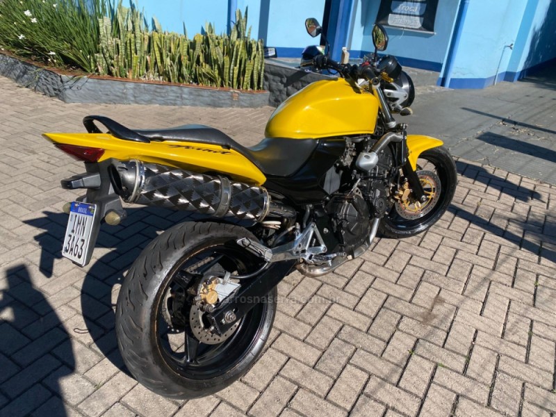 CB 600F HORNET - 2005 - CANELA