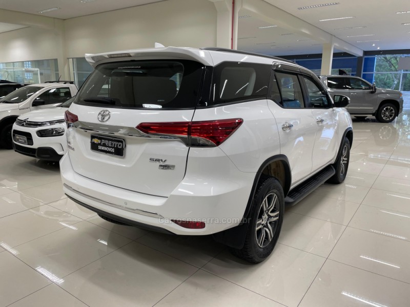 HILUX SW4 2.7 SRV 4X2 16V FLEX 7 LUGARES 4P AUTOMÁTICO - 2018 - VERANóPOLIS