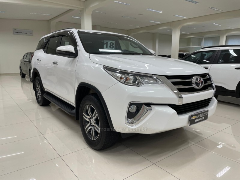 HILUX SW4 2.7 SRV 4X2 16V FLEX 7 LUGARES 4P AUTOMÁTICO - 2018 - VERANóPOLIS