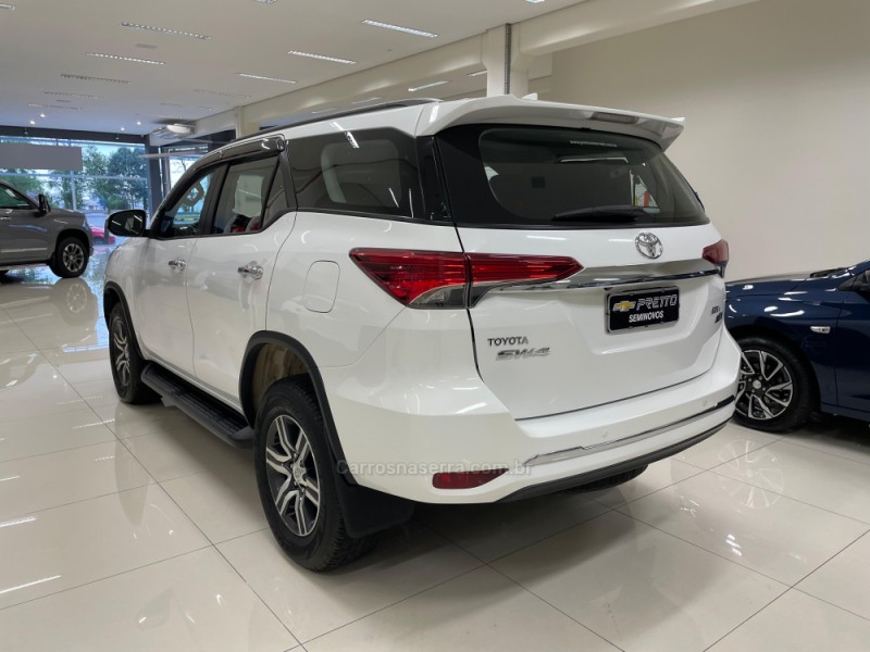HILUX SW4 2.7 SRV 4X2 16V FLEX 7 LUGARES 4P AUTOMÁTICO - 2018 - VERANóPOLIS
