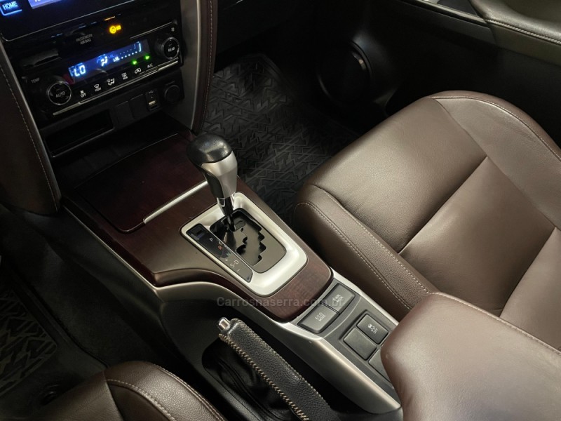 HILUX SW4 2.7 SRV 4X2 16V FLEX 7 LUGARES 4P AUTOMÁTICO - 2018 - VERANóPOLIS