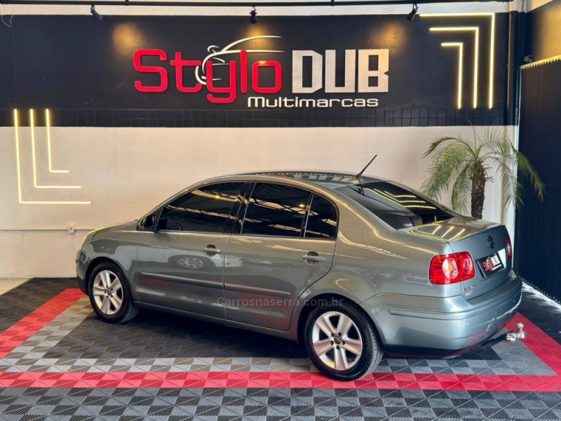POLO SEDAN 1.6 8V GASOLINA 4P MANUAL - 2010 - ESTâNCIA VELHA