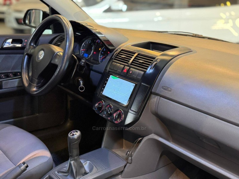 POLO SEDAN 1.6 8V GASOLINA 4P MANUAL - 2010 - ESTâNCIA VELHA