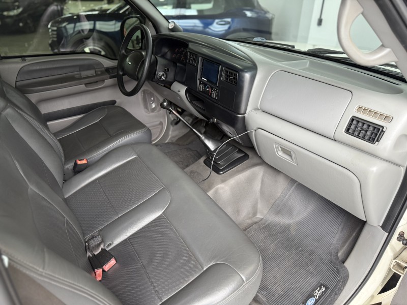F-250 4.2 XL 4X2 CS TURBO INTERCOOLER DIESEL 2P MANUAL - 2004 - CAXIAS DO SUL