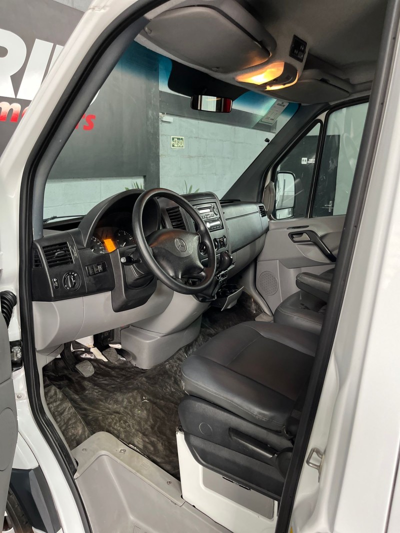 SPRINTER 2.2 515 CDI VAN 18 LUGARES TETO ALTO 16V BI-TURBO DIESEL MANUAL - 2013 - ESTâNCIA VELHA
