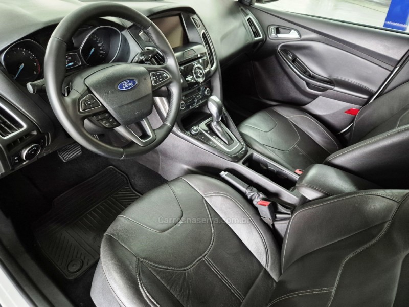FOCUS 2.0 TITANIUM PLUS FASTBACK 16V FLEX 4P AUTOMÁTICO - 2016 - CAXIAS DO SUL