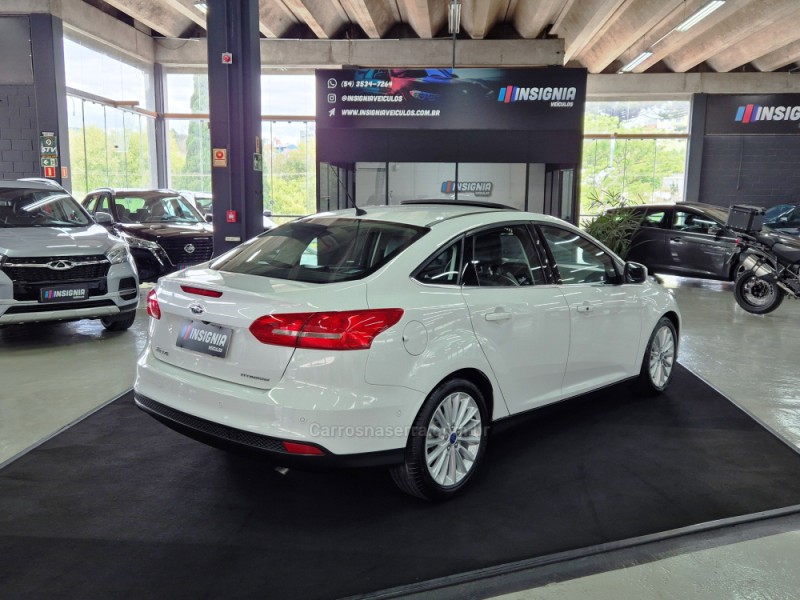 FOCUS 2.0 TITANIUM PLUS FASTBACK 16V FLEX 4P AUTOMÁTICO - 2016 - CAXIAS DO SUL