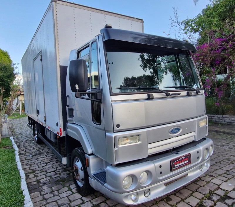 cargo 815 e turbo 2011 caxias do sul