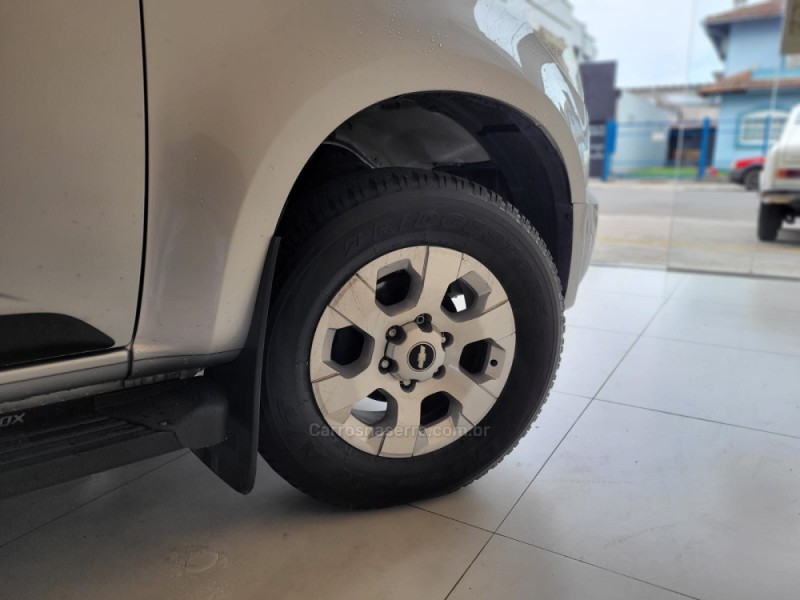 S10 2.4 LTZ 4X2 CD 8V FLEX 4P MANUAL - 2014 - CANELA