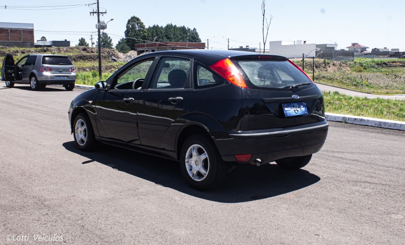 FOCUS 1.6 GL 8V FLEX 4P MANUAL - 2009 - FARROUPILHA