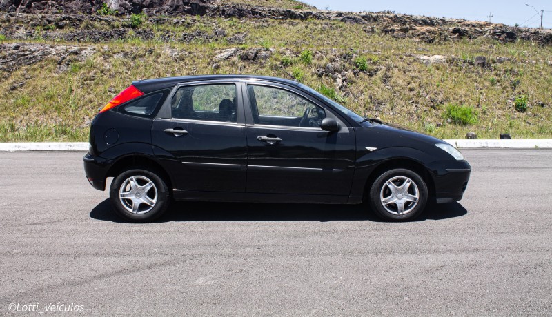 FOCUS 1.6 GL 8V FLEX 4P MANUAL - 2009 - FARROUPILHA