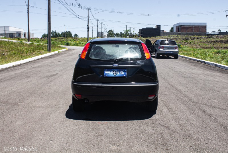 FOCUS 1.6 GL 8V FLEX 4P MANUAL - 2009 - FARROUPILHA