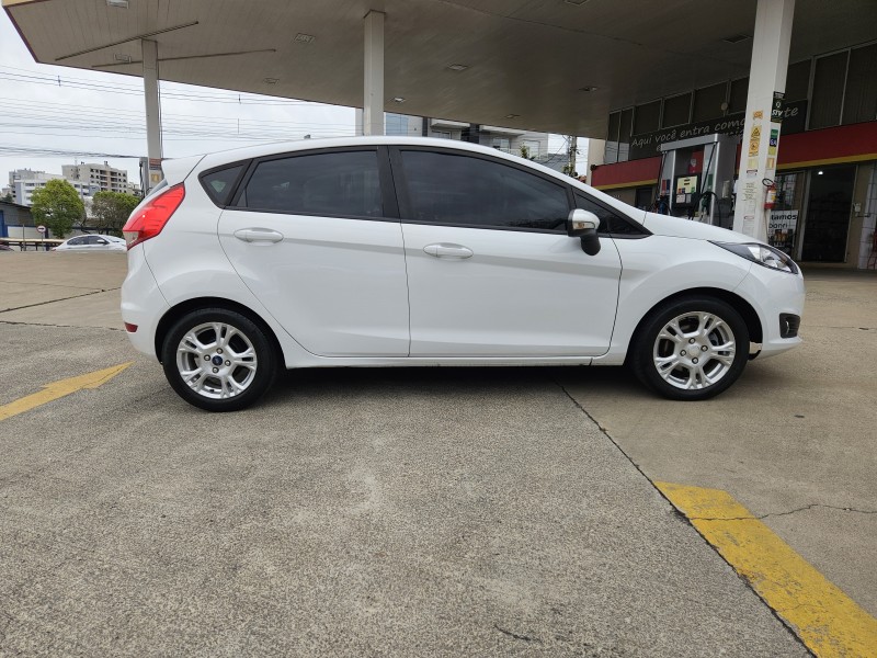 FIESTA 1.6 SE HATCH PLUS 16V FLEX 4P MANUAL - 2014 - CAXIAS DO SUL