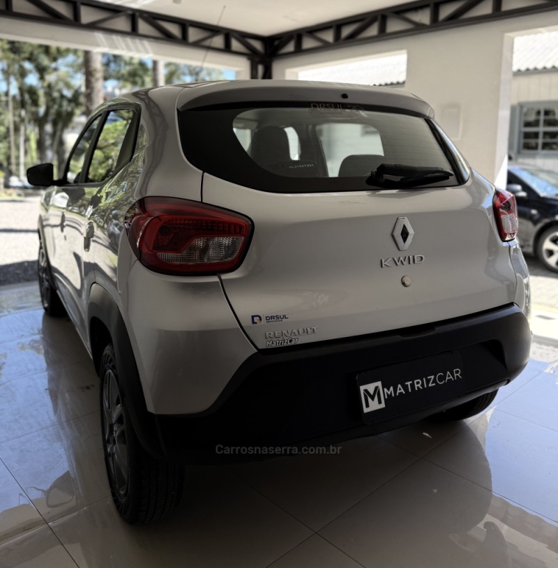 KWID 1.0 12V SCE FLEX INTENSE MANUAL - 2020 - CANELA