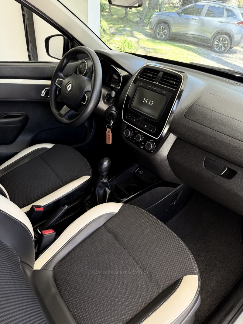 KWID 1.0 12V SCE FLEX INTENSE MANUAL - 2020 - CANELA