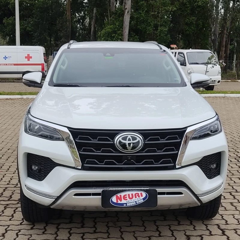 HILUX SW4 2.8 4X4 SRX PLATINUM TURBO DIESEL 4P AUTOMÁTICO - 2024 - LAJEADO