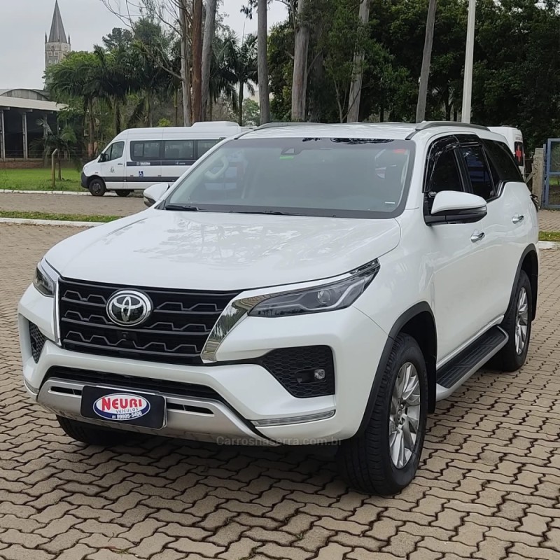 HILUX SW4 2.8 4X4 SRX PLATINUM TURBO DIESEL 4P AUTOMÁTICO - 2024 - LAJEADO