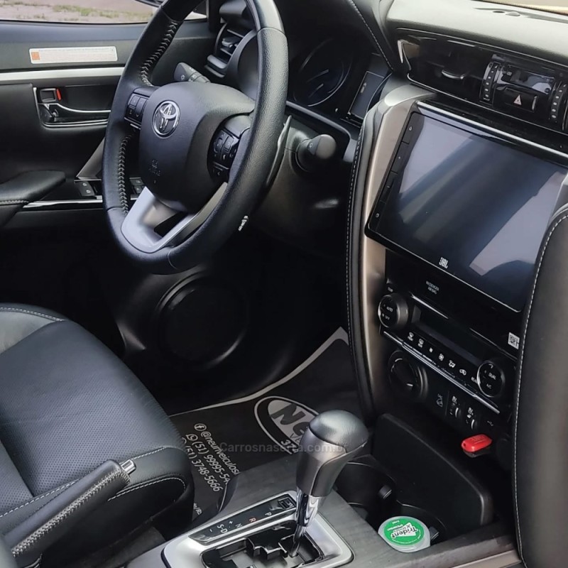 HILUX SW4 2.8 4X4 SRX PLATINUM TURBO DIESEL 4P AUTOMÁTICO - 2024 - LAJEADO