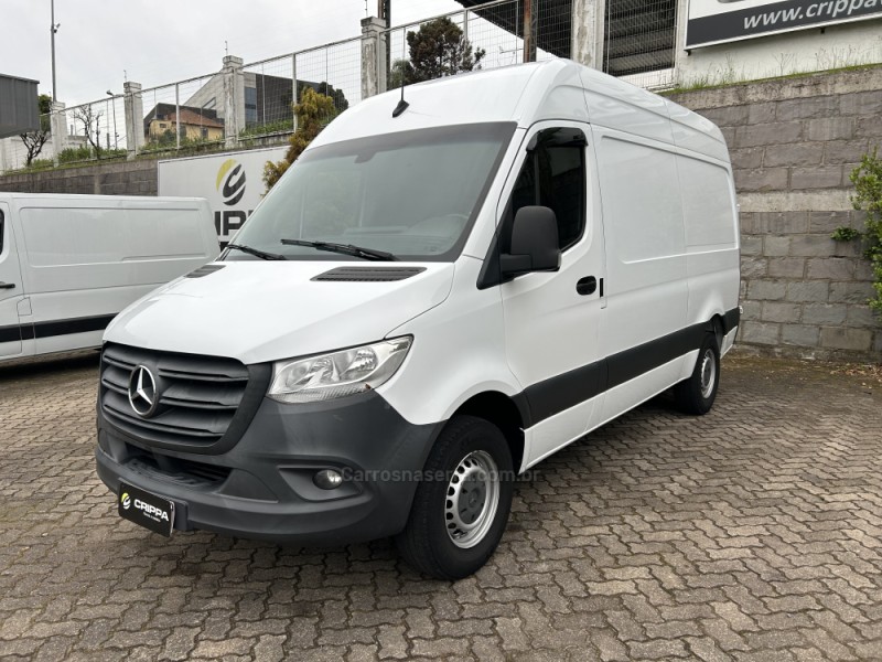 SPRINTER 2.2 CHASSI 416 FURGÃO LONGO TA DIESEL 2P MANUAL - 2021 - FARROUPILHA