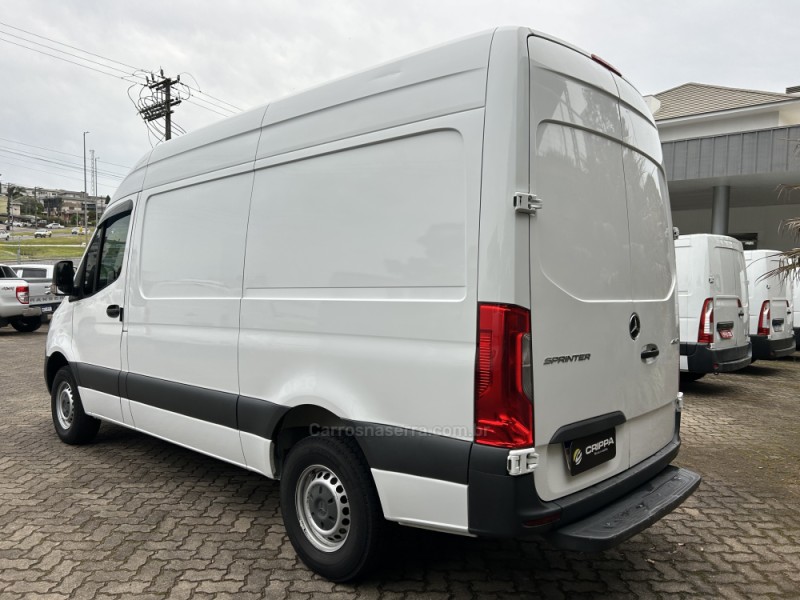 SPRINTER 2.2 CHASSI 416 FURGÃO LONGO TA DIESEL 2P MANUAL - 2021 - FARROUPILHA