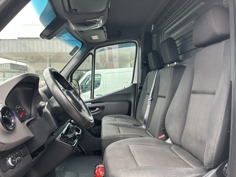 SPRINTER 2.2 CHASSI 416 FURGÃO LONGO TA DIESEL 2P MANUAL - 2021 - FARROUPILHA