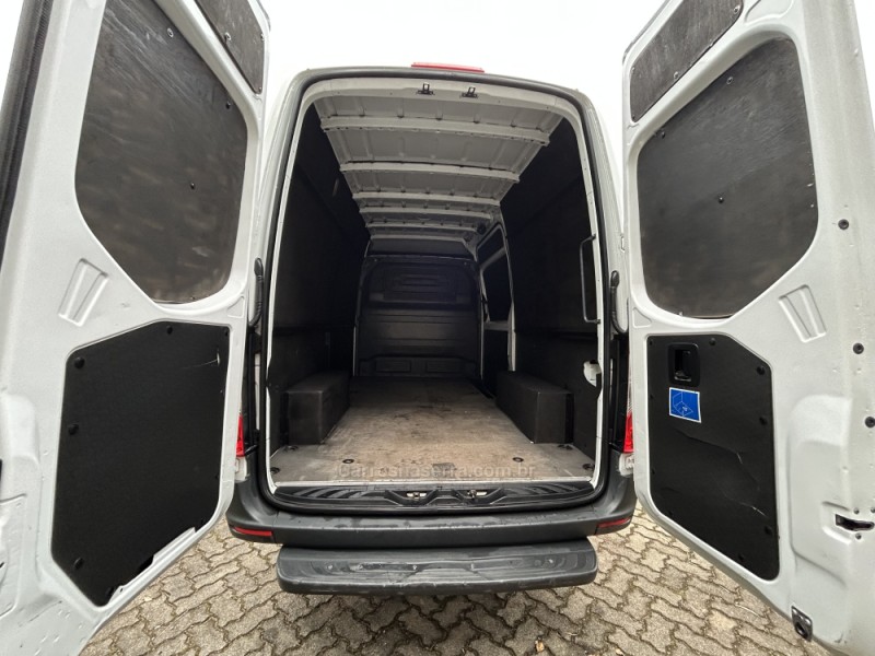 SPRINTER 2.2 CHASSI 416 FURGÃO LONGO TA DIESEL 2P MANUAL - 2021 - FARROUPILHA