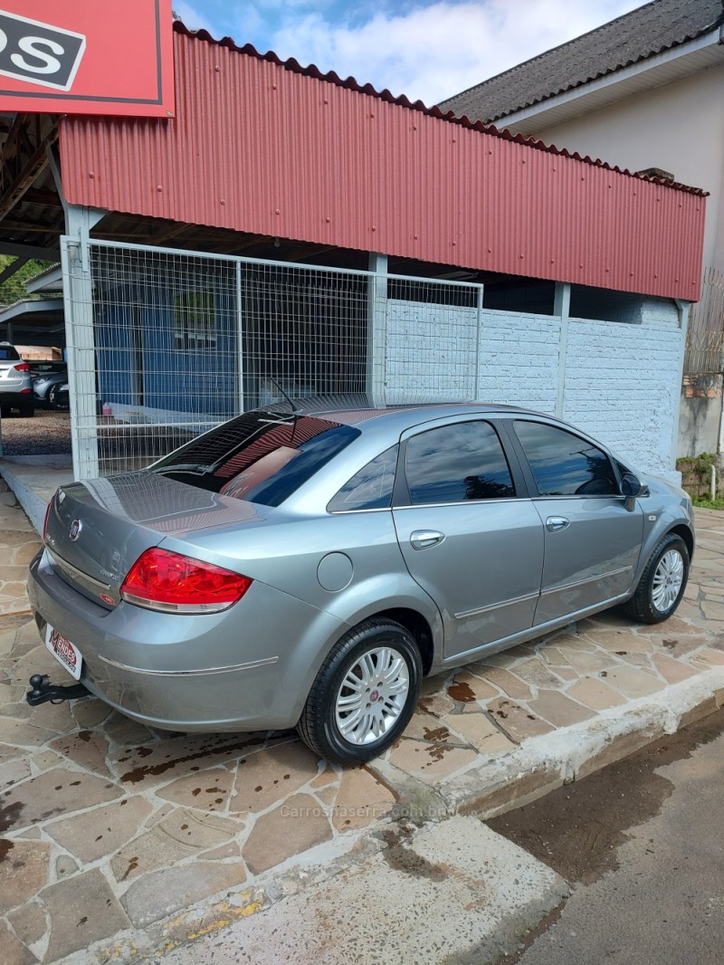 LINEA 1.8 ESSENCE 16V FLEX 4P MANUAL - 2013 - TRêS COROAS