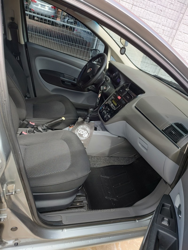 LINEA 1.8 ESSENCE 16V FLEX 4P MANUAL - 2013 - TRêS COROAS