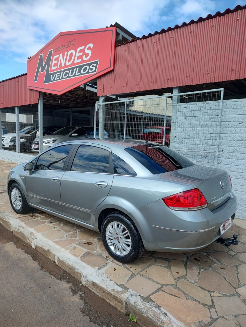 LINEA 1.8 ESSENCE 16V FLEX 4P MANUAL - 2013 - TRêS COROAS