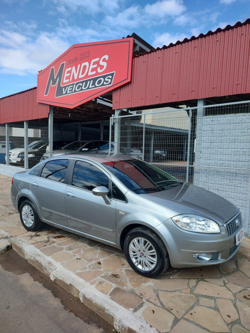 LINEA 1.8 ESSENCE 16V FLEX 4P MANUAL - 2013 - TRêS COROAS