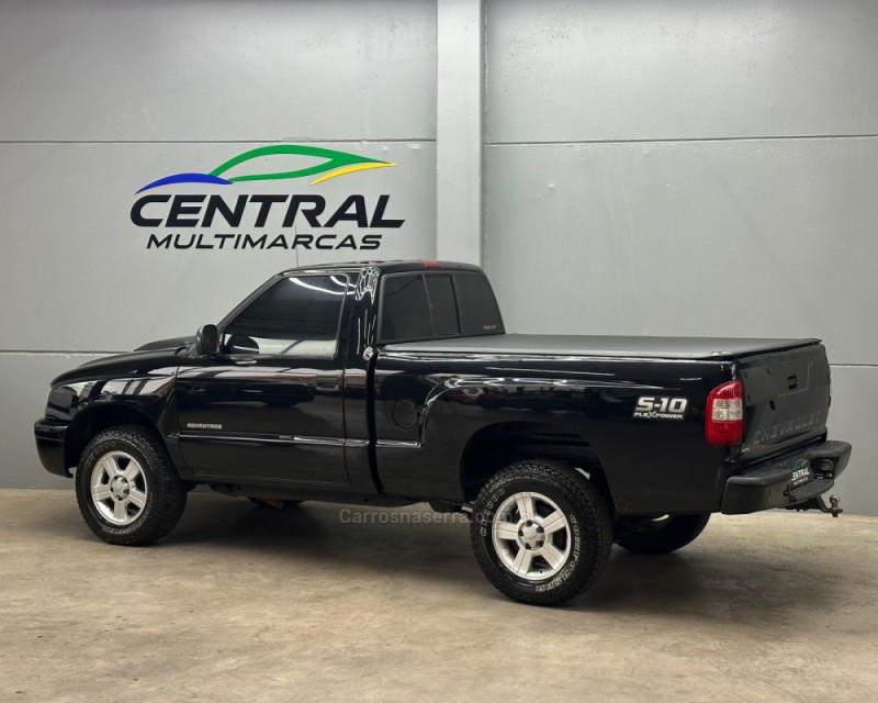 S10 2.4 MPFI ADVANTAGE 4X2 CS 8V FLEX 2P MANUAL - 2011 - VACARIA