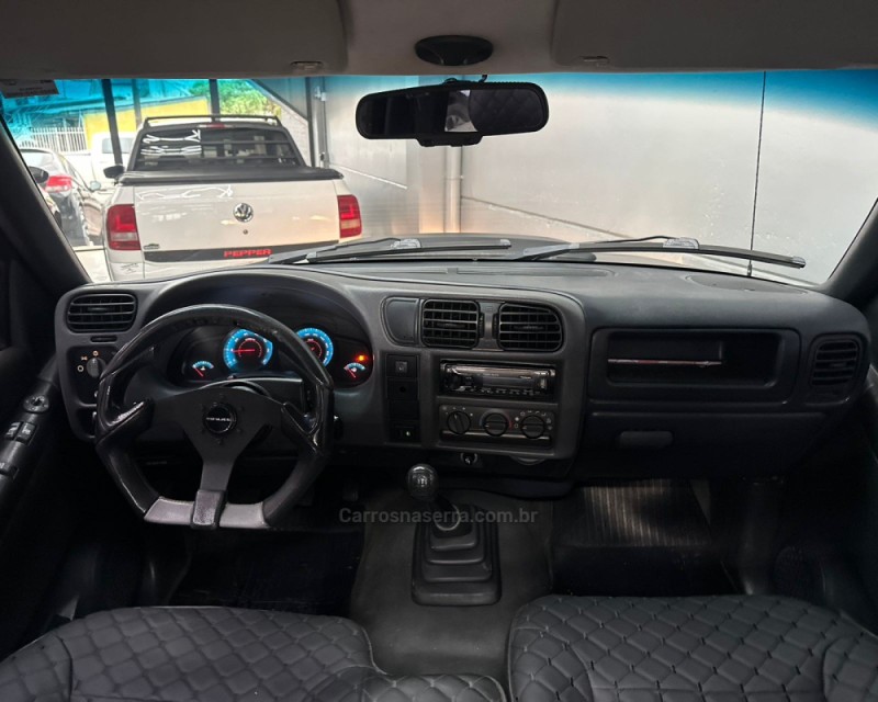S10 2.4 MPFI ADVANTAGE 4X2 CS 8V FLEX 2P MANUAL - 2011 - VACARIA