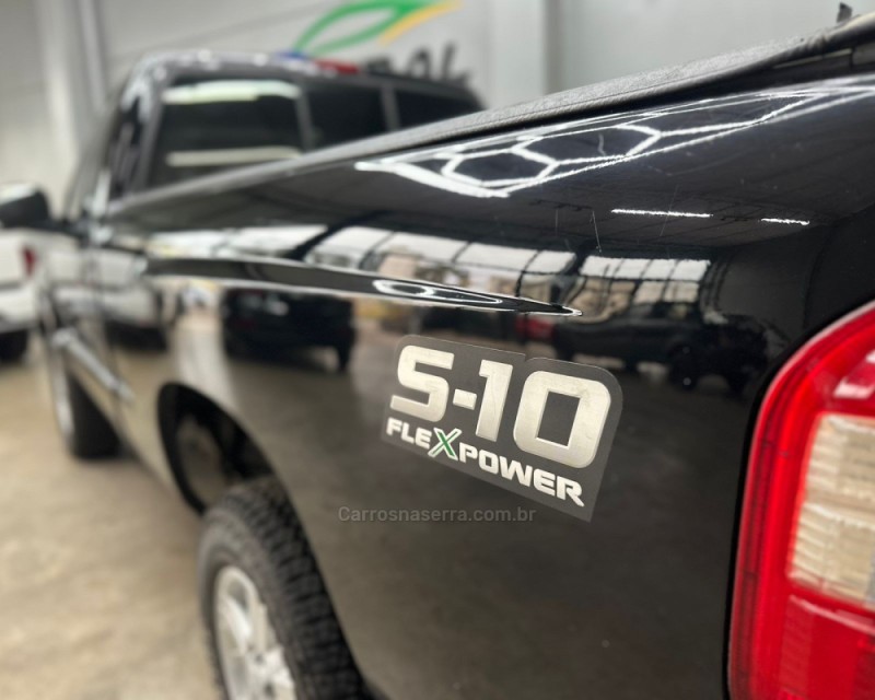 S10 2.4 MPFI ADVANTAGE 4X2 CS 8V FLEX 2P MANUAL - 2011 - VACARIA