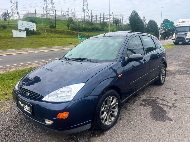 FOCUS 2.0 GHIA 16V GASOLINA 4P MANUAL - 2001 - FARROUPILHA