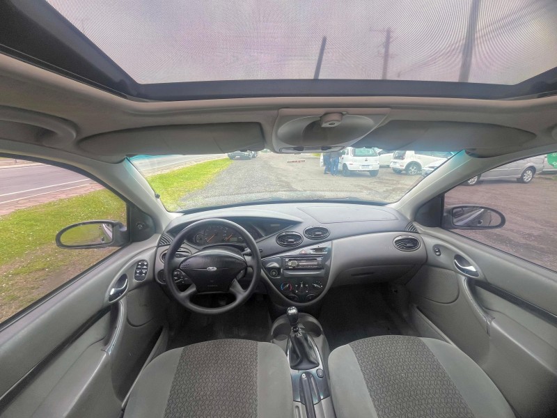 FOCUS 2.0 GHIA 16V GASOLINA 4P MANUAL - 2001 - FARROUPILHA