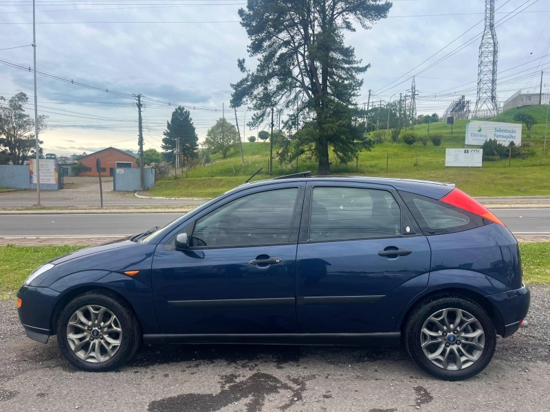 FOCUS 2.0 GHIA 16V GASOLINA 4P MANUAL - 2001 - FARROUPILHA