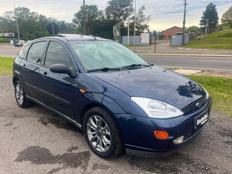 FOCUS 2.0 GHIA 16V GASOLINA 4P MANUAL - 2001 - FARROUPILHA